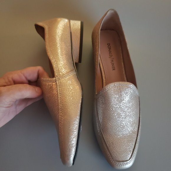 SOLD New Donald Pliner Icon Gold Metallic loafer 9.5 beautiful - Picture 3 of 11